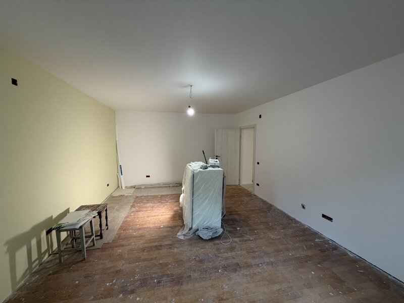 Piata Alba Iulia, Bl. Burebista