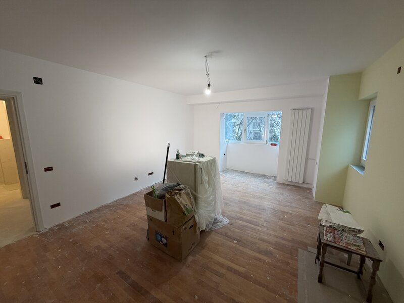 Piata Alba Iulia, Bl. Burebista