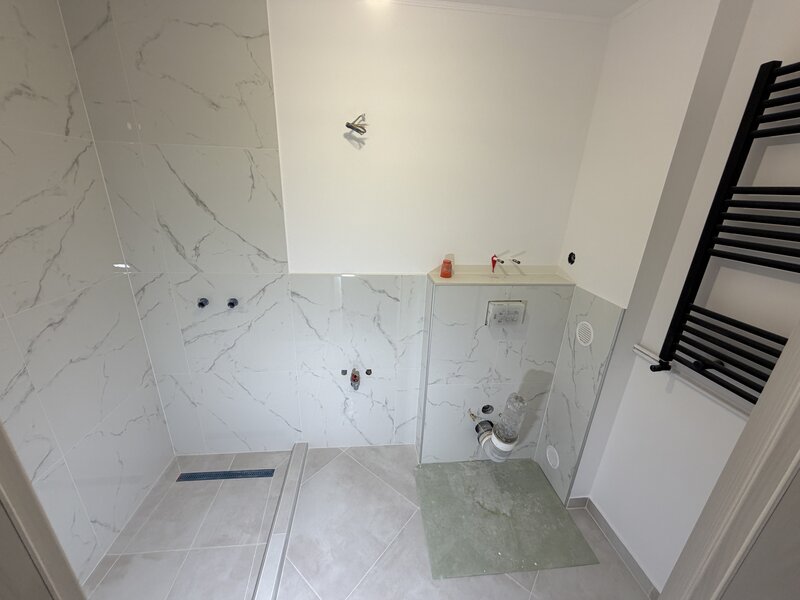 Piata Alba Iulia, Bl. Burebista