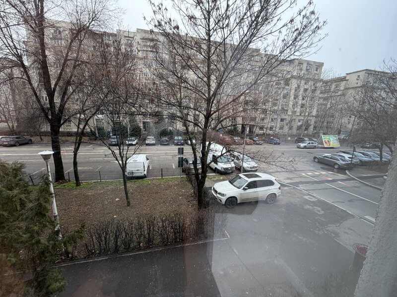 Piata Alba Iulia, Bl. Burebista